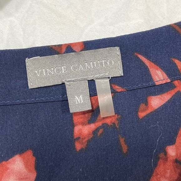 Vince Camuto Navy blue Floral faux wrap V-neck blouse women’s size M - Picture 9 of 13
